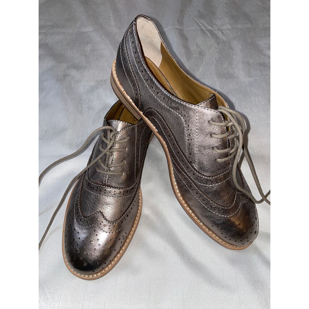 G.H. Bass Erica Oxfords in Silver - Size 9.5M - Stunning & Excellent Condition